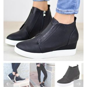 Eyelets suede wedge zipper booties in black